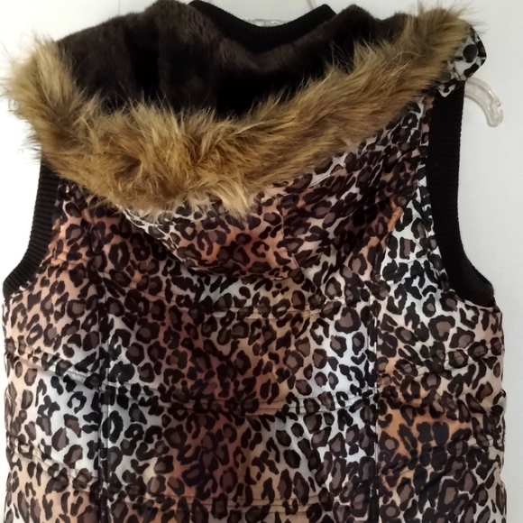 Tribal hooded leopard print zip up puffer vest. - Picture 4 of 5